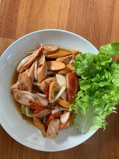 วิธีทำ ยำไส้กรอกน้ำปลาร้า วิธีทำ ยำไส้กรอกน้ำปลาร้า