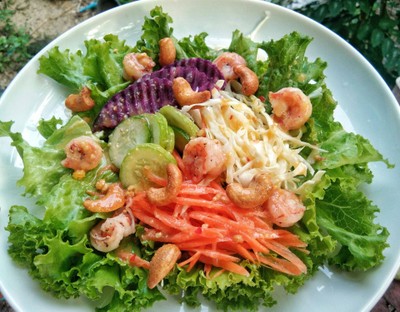 วิธีทำ สลัดกุ้งย่างพริกไทยดำ