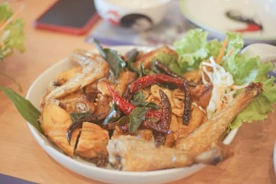 เมืองย่า แซ่บเด้อ เมืองย่า แซ่บเด้อ