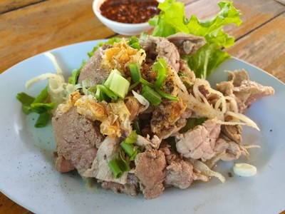 เนื้อต้มนายเฮง (NUEA TOM NAI HENG) เนื้อต้มนายเฮง (NUEA TOM NAI HENG)