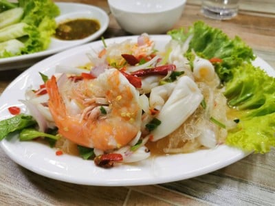 อาหาร หรือ เครื่องดื่ม