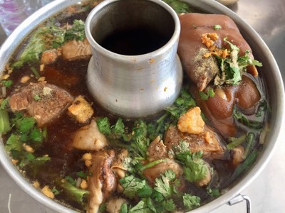 เกาเหลาหมูตุ๋นหม้อไฟ