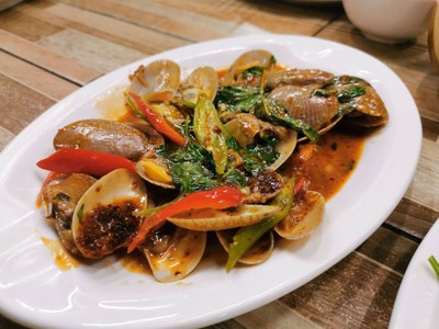 อาหาร หรือ เครื่องดื่ม