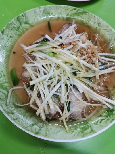 กุ่ยช่ายขาวผัดหมูกรอบ
