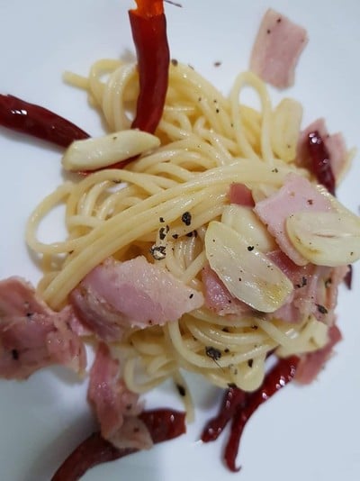 สปาเก็ตตี้พริกแห้งเบคอน