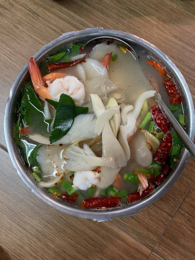 ต้มยำกุ้ง น้ำใสใส่เห็ดฟาง