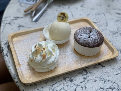 Misstar Cafe by Davika