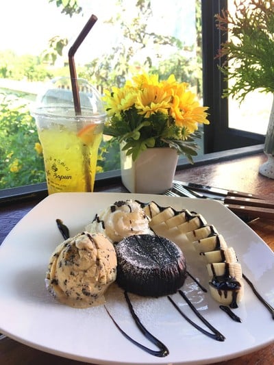 นั่งเล่น วังน้ำเย็น