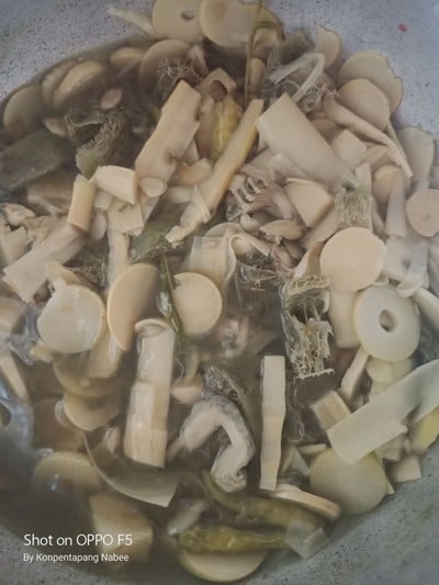 แกงหน่อไม้ใส่กบ แกงหน่อไม้ใส่กบ