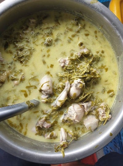 ต้มข่าไก่ใบมะขามอ่อน