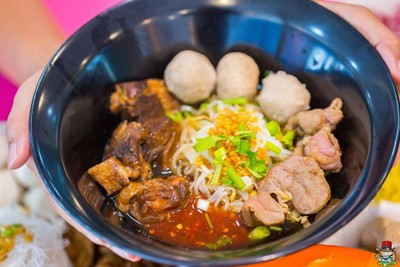 เจ๊หวาน ก๋วยเตี๋ยวเต่าถ่าน