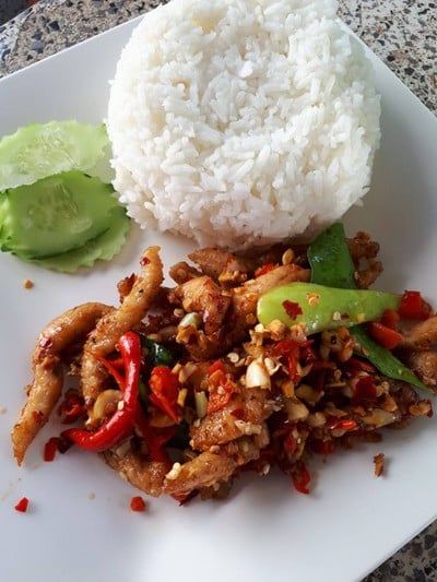 ลุงหนวดอาหารตามสั่งไม่ธรรมดา