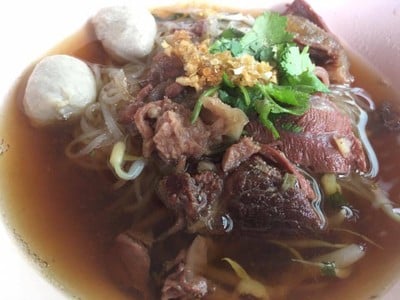 เส้นเล็กลูกชิ้นเนื้อเปื่อย