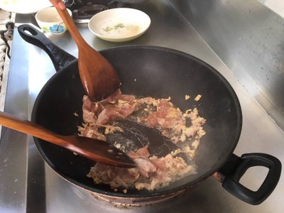 วิธีทำ สุกี้หมูไข่น้ำแร่แห้ง