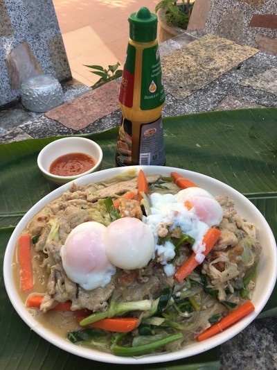 วิธีทำ สุกี้หมูไข่น้ำแร่แห้ง