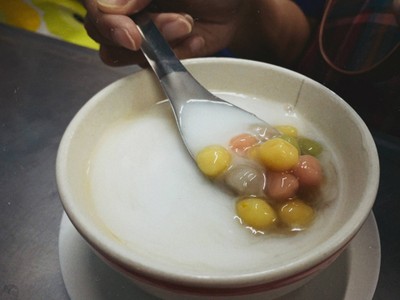 บัวลอยไข่