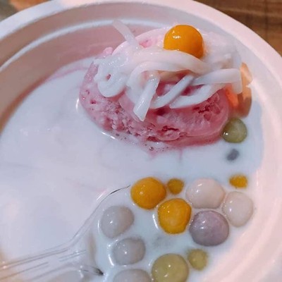บัวลอยไอติม พิเศษมะพร้าวอ่อน35บ.