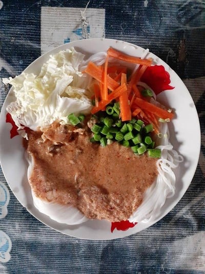 วิธีทำ ขนมจีนน้ำยาปลากะป๋อง  ใช้น้ำเต้าหู้ แทนกะทิ