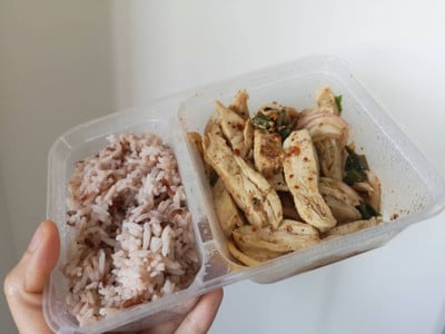 ข้าวน้ำตกอกไก่ย่าง
