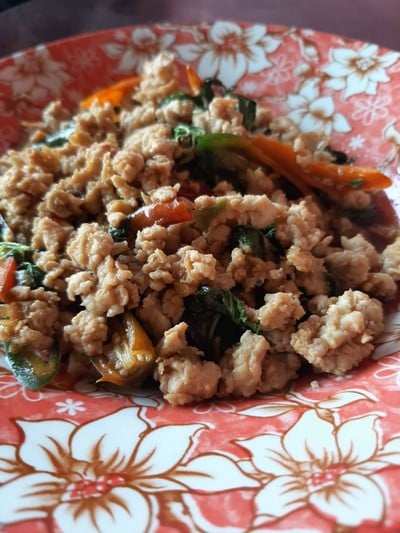 ผัดกระเพาไก่ จัดจ้านนนเมนูรีบเร่ง🥘