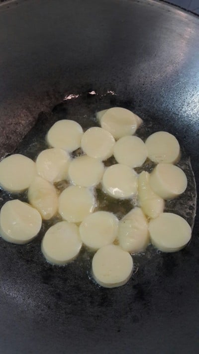 วิธีทำ กุยช่ายขาวผัดเต้าหู้ไข่ วิธีทำ กุยช่ายขาวผัดเต้าหู้ไข่