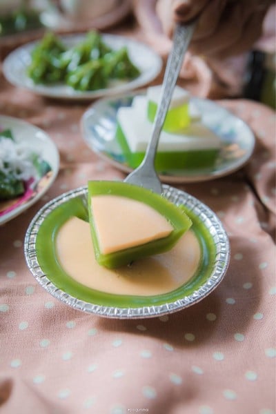 เมนูของร้าน หยกสด ขนมไทยใบเตย อ้อมน้อย