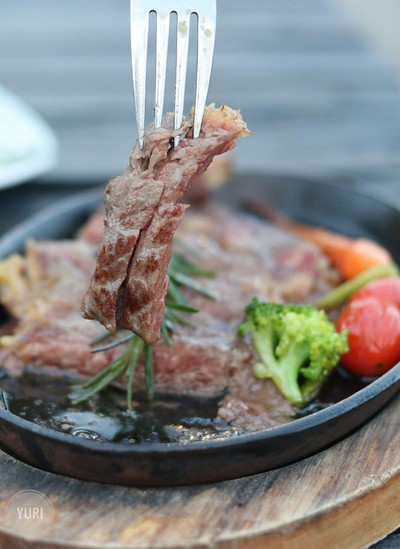 เนื้อออสเตรเลียย่างจิ้มแจ่ว