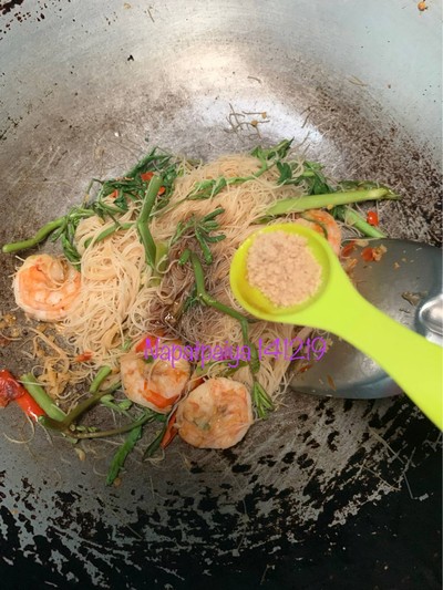 วิธีทำ ผัดหมี่กระเฉดกุ้ง วิธีทำ ผัดหมี่กระเฉดกุ้ง
