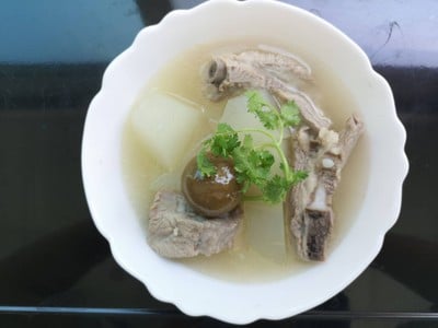 วิธีทำ กระดูกหมูอ่อนตุ๋นมะนาวดอง วิธีทำ กระดูกหมูอ่อนตุ๋นมะนาวดอง