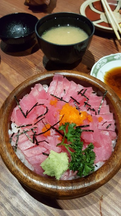 ข้าวหน้าปลาดิบ