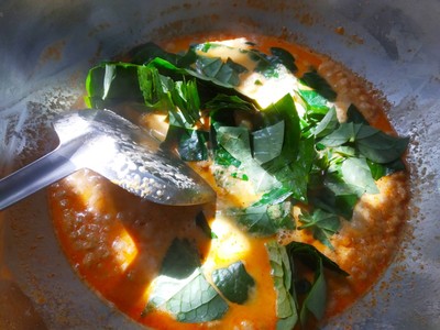 วิธีทำ แกงคั่วทูน่าใบชะพลู