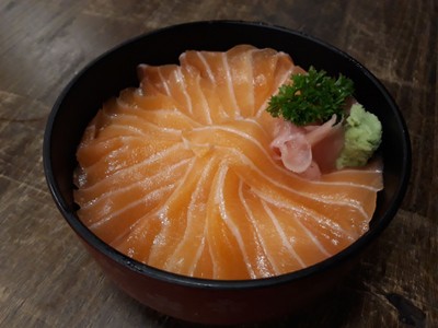 ข้าวหน้าแซลม่อน