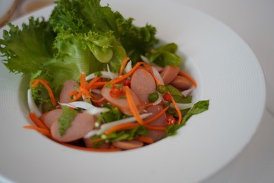 ยำไส้กรอก