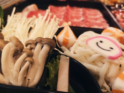 ชุดล่าไข่ลัคกี้บาร์บีกอนหมู