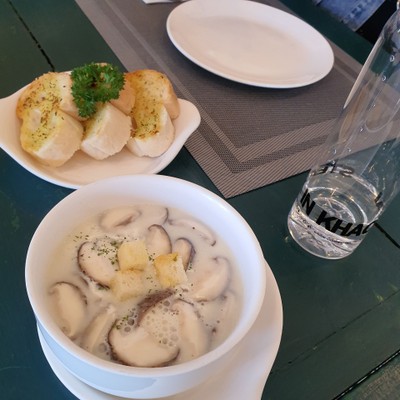 อาหาร หรือ เครื่องดื่ม