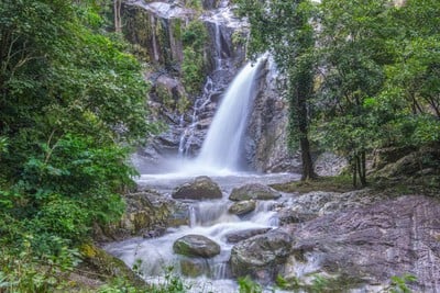 บรรยากาศ น้ำตกแม่เรวา