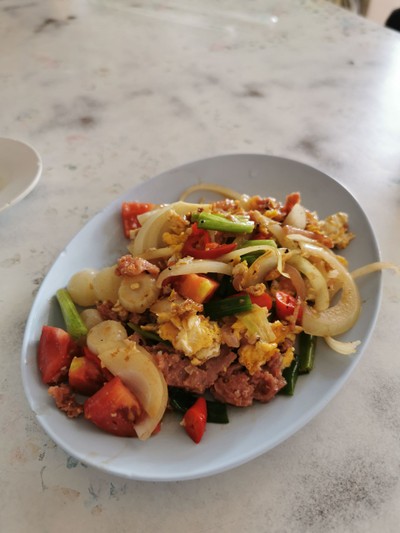 แหนมผัดไข่กระเทียมโทนดอง