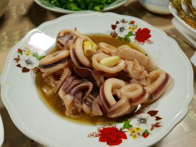 ปลาหมึกผัดกระเทียมโทน