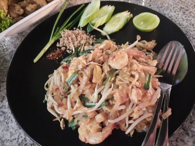 ผัดไทยกุ้งสด