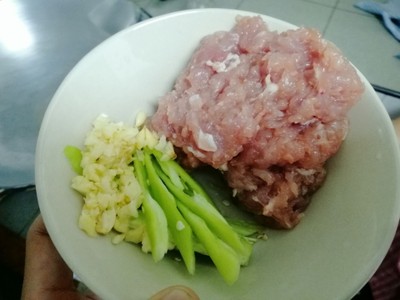 วิธีทำ กระเพราพริกหยวกหมูสับ วิธีทำ กระเพราพริกหยวกหมูสับ