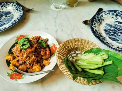 เดอะ ฌาร์ม ภูเก็ต (The Charm Dining Gallery) เดอะ ฌาร์ม ภูเก็ต (The Charm Dining Gallery)
