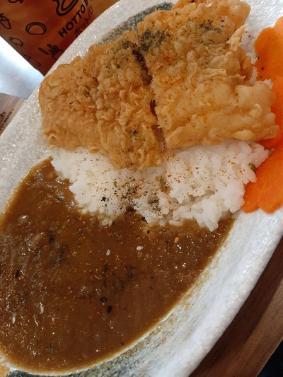 ข้าวแกงกะหรี่ปลาทอด