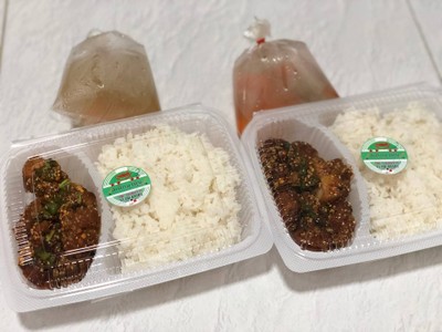 ข้าวยำไก่แซ่บ