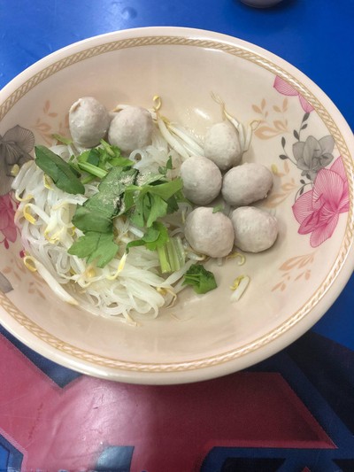 เส้นเล็กลูกชิ้นแห้ง