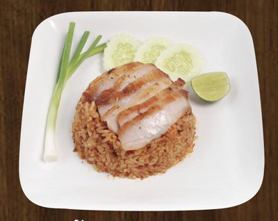 ข้าวคลุกน้ำพริกเผาคอหมูย่าง