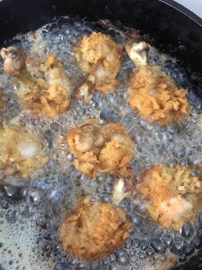 วิธีทำ น่องไก่เล็กชุบเกล็ดขนมปังทอด วิธีทำ น่องไก่เล็กชุบเกล็ดขนมปังทอด