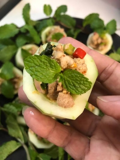 วิธีทำ ลาบหมูในถ้วยแตงร้าน