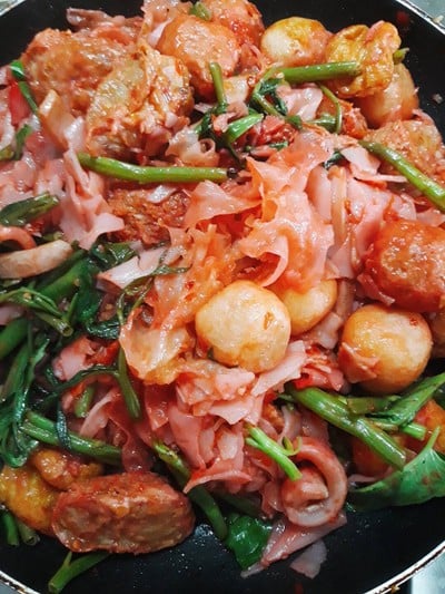 วิธีทำ เส้นใหญ่เย็นตาโฟผัดแห้ง