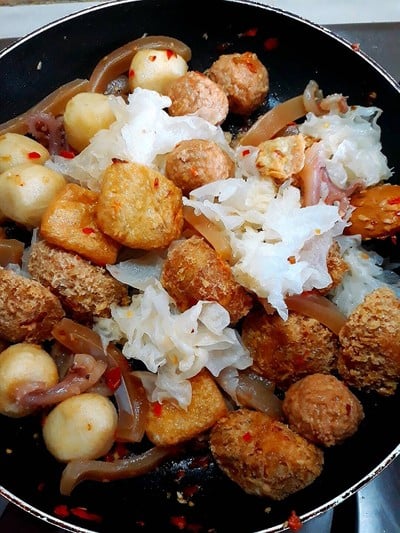 วิธีทำ เส้นใหญ่เย็นตาโฟผัดแห้ง