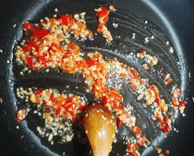 วิธีทำ เส้นใหญ่เย็นตาโฟผัดแห้ง